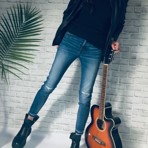 MADEWELL 9” High Waisted Jeans Blue Raw Hem Distracted Edition Denim Size 27 Y2K - Picture 2 of 13